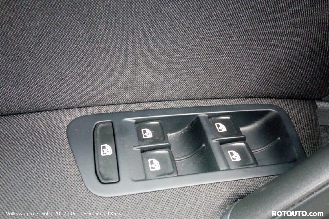 Carro_Usado_Volkswagen_e-Golf_2017_0_Electrico_interior_18_high.jpg