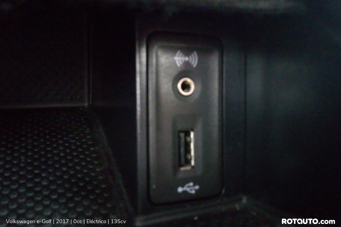 Carro_Usado_Volkswagen_e-Golf_2017_0_Electrico_interior_7_high.jpg