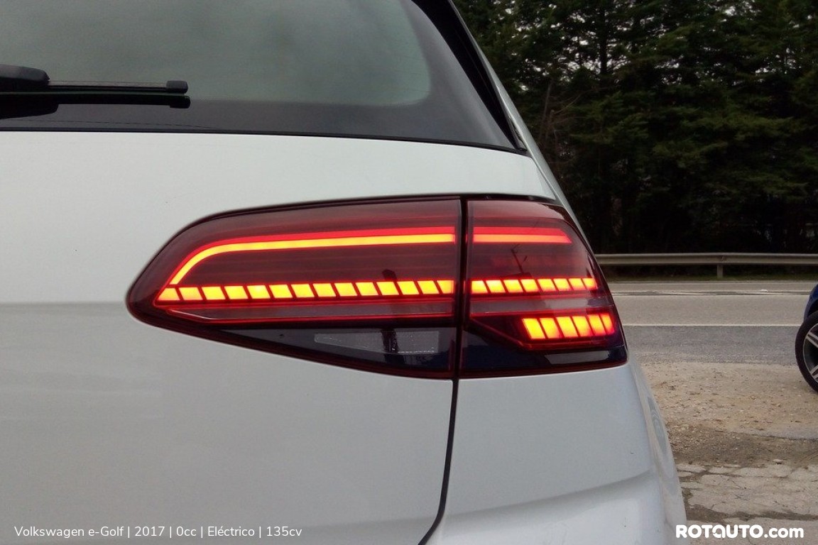 Carro_Usado_Volkswagen_e-Golf_2017_0_Electrico_tras_high.jpg