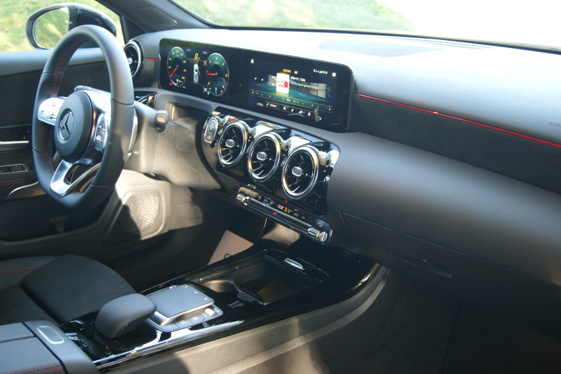 Carro_Novo_Mercedes-Benz_A_180_2020_1461_Diesel_11.jpg