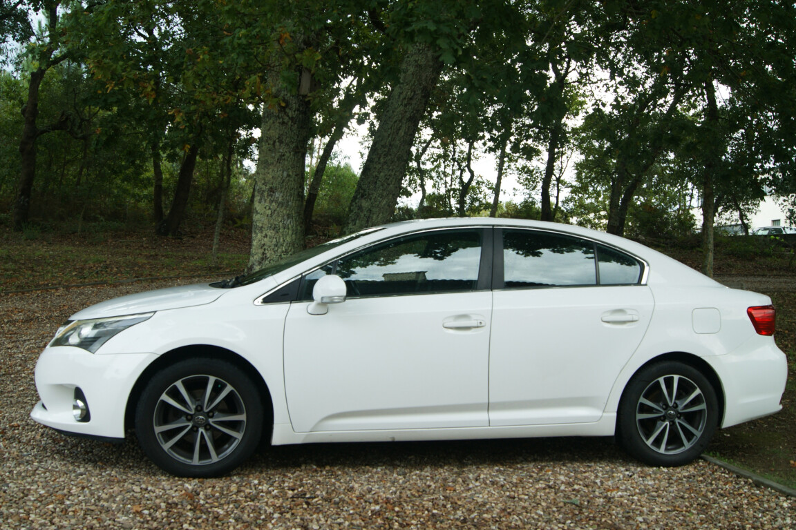 Carro_Usado_Toyota_Avensis_2013_1998_Diesel.jpg