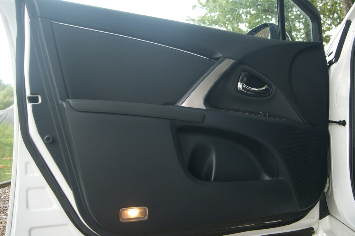 Carro_Usado_Toyota_Avensis_2013_1998_Diesel_10.jpg