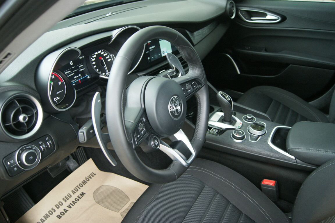 Carro_Semi-novo_Alfa_Romeo_Giulia_2022_2143_Diesel_19.jpg
