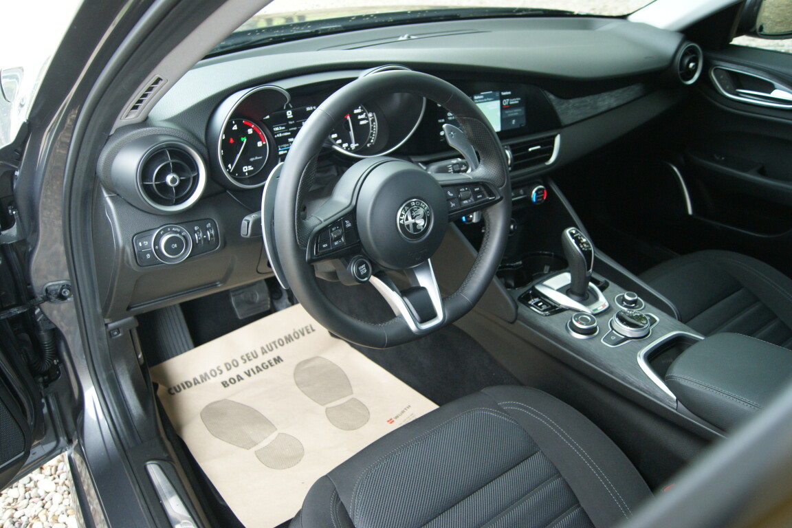 Carro_Semi-novo_Alfa_Romeo_Giulia_2022_2143_Diesel_32.jpg