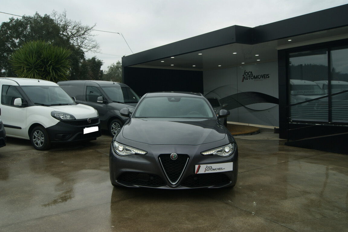 Carro_Semi-novo_Alfa_Romeo_Giulia_2022_2143_Diesel_37.jpg