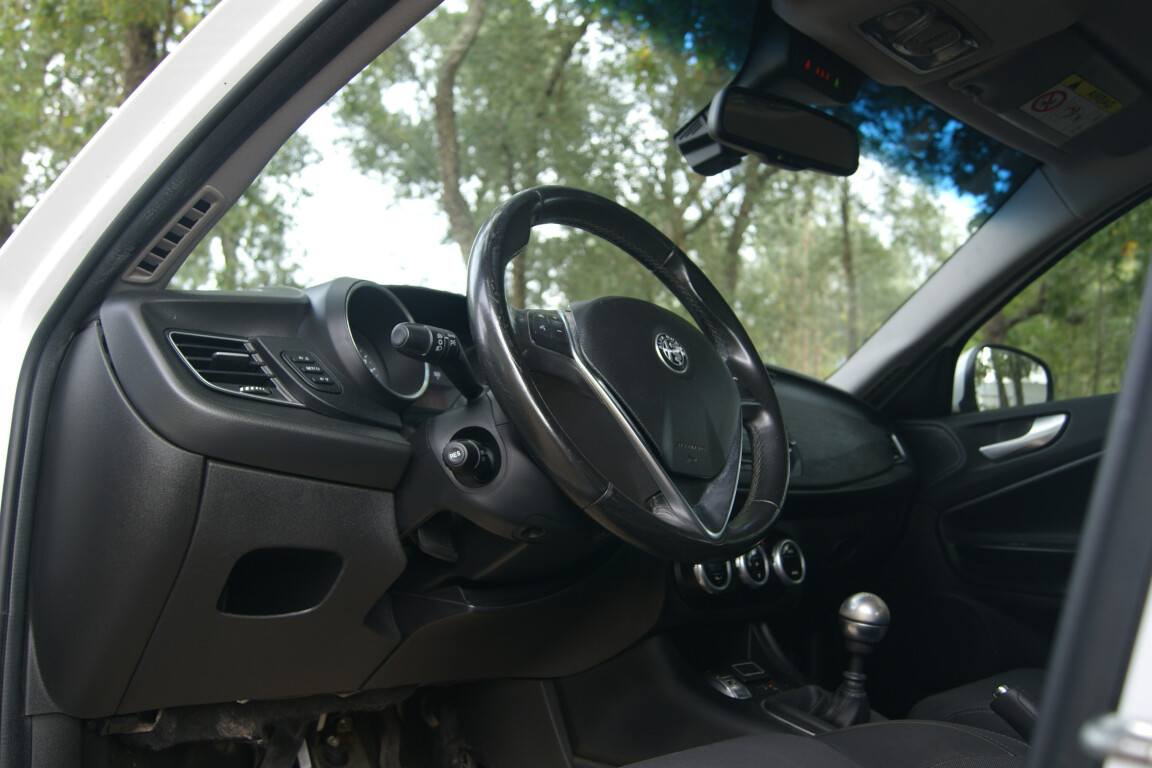Carro_Usado_Alfa_Romeo_Giulietta_2016_1598_Diesel_12.jpg
