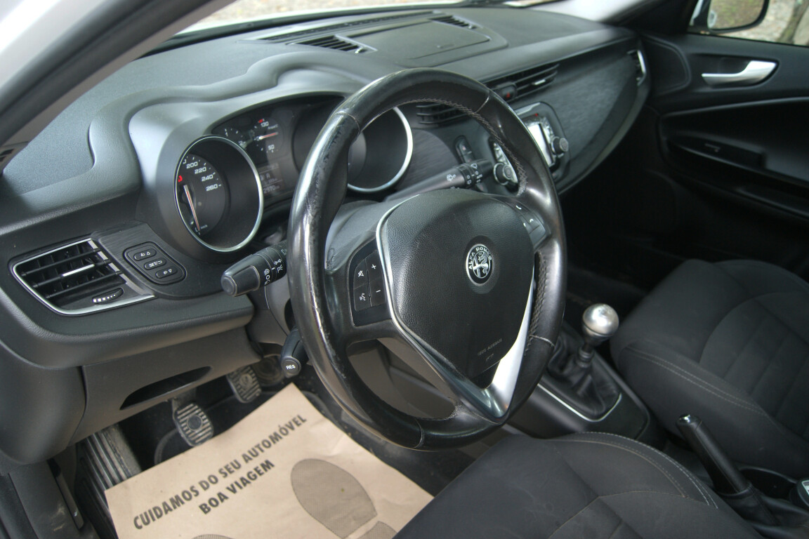 Carro_Usado_Alfa_Romeo_Giulietta_2016_1598_Diesel_13.jpg