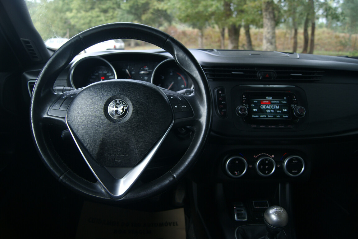 Carro_Usado_Alfa_Romeo_Giulietta_2016_1598_Diesel_17.jpg