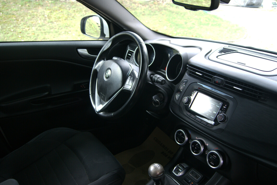 Carro_Usado_Alfa_Romeo_Giulietta_2016_1598_Diesel_22.jpg
