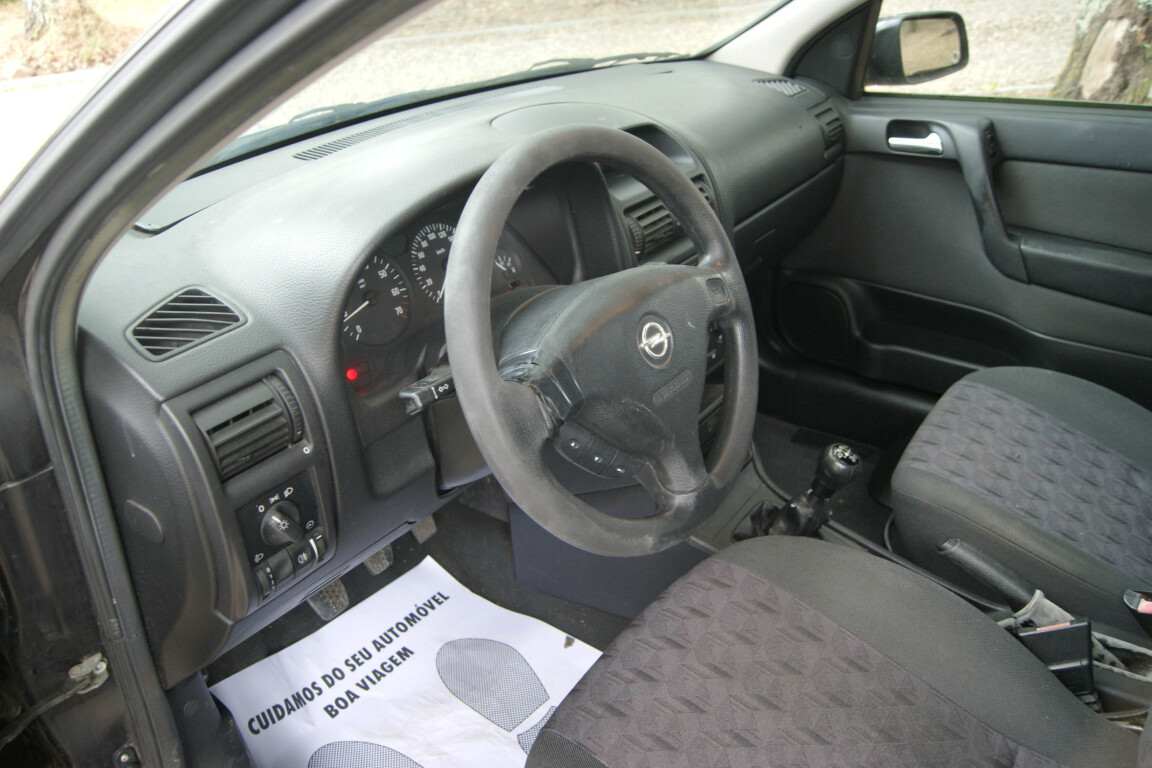 Carro_Usado_Opel_Astra_Caravan_2001_1389_Gasolina_11.jpg